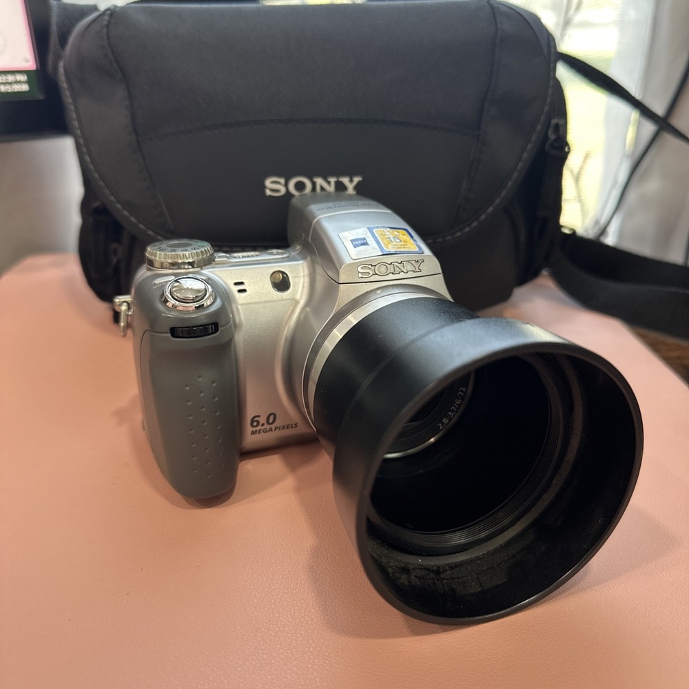 Sony Cyber-shot DSC-H2 6.0MP Digital Camera - Silver W Memory Card & Case Tested